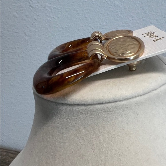 Piper K | Tortoiseshell Earrings - Picture 5 of 6